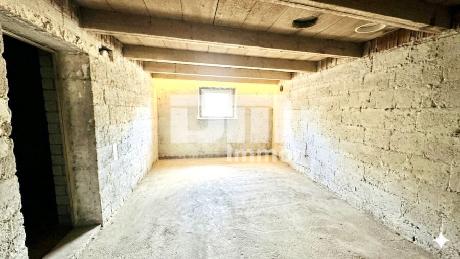 Teilsaniertes 1 - 2 Familienhaus + Fertige Projektierung auf großem Grundstück in Traumlage - KG Raum 1
